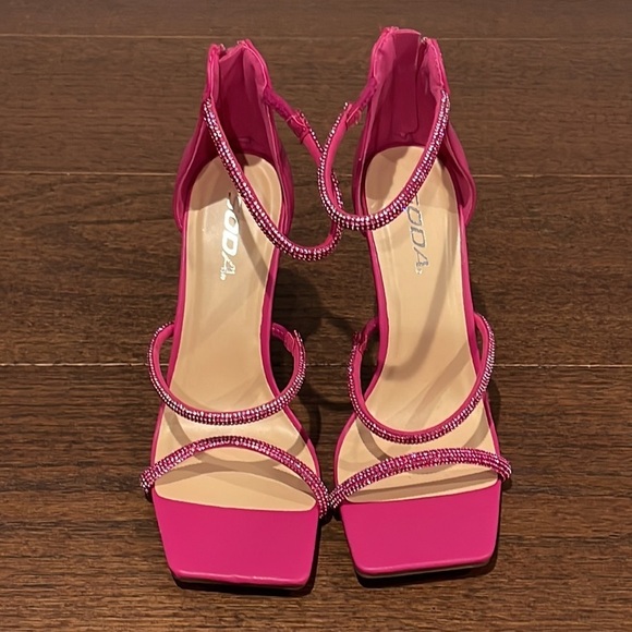 SODA Women’s Pink Sandals Size 8.5 - Picture 2 of 7